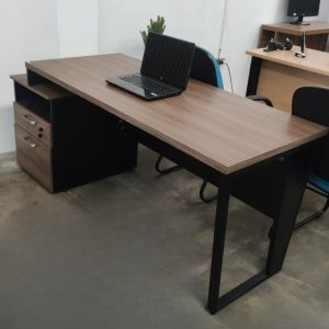 Mesa Diretiva Com Gaveteiro